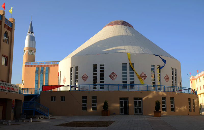 最大的哈萨克族毡房式建筑"哈萨克传统刺绣手工装修毡房国际演艺